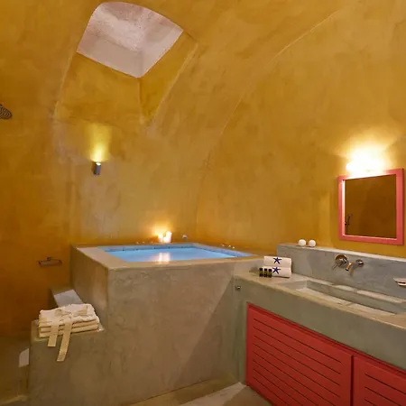 Caldera's Bliss Fira (Santorini)